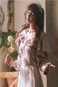 开局女帝为师，我出师便天下无敌