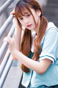 活成前任白月光后，她桃花朵朵开