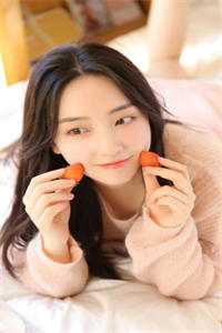活成前任白月光后，她桃花朵朵开