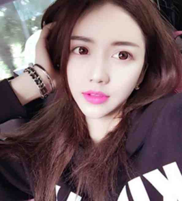 男友和白月光求婚后，我嫁给他死对头