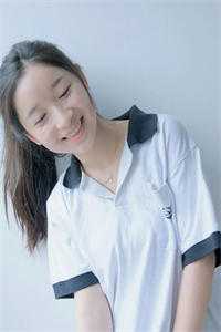 青色似玉月如钩