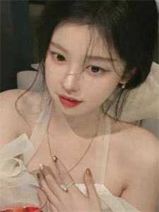 高调闪婚陆少后，前任气的绝食了
