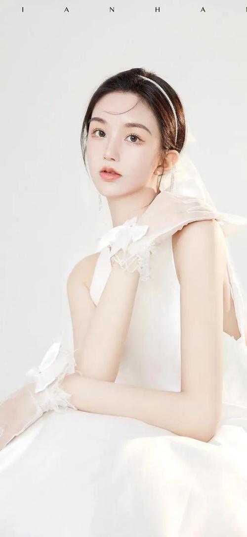 和霸总离婚后，他从不在意变求复婚