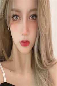 炮灰女配重生后，她被大佬缠上了