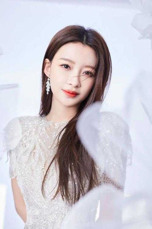 她在陌上曾回眸