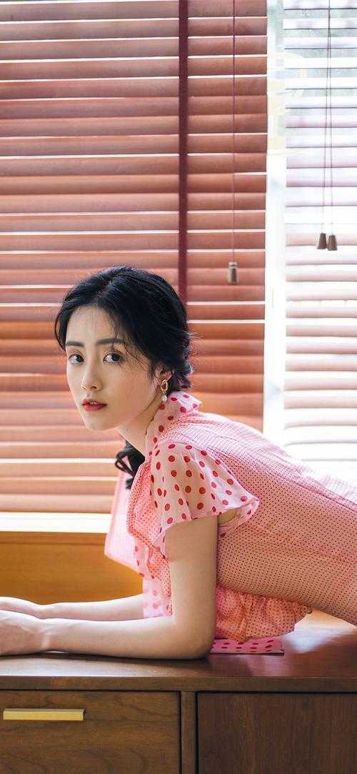 穿书七零,女配每天都在内卷