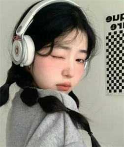 眼前雪白的天花板
