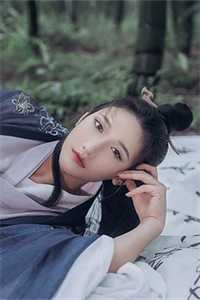 她的表情有点点失望