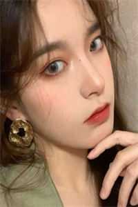 闪婚后,屌丝男竟是千亿大佬